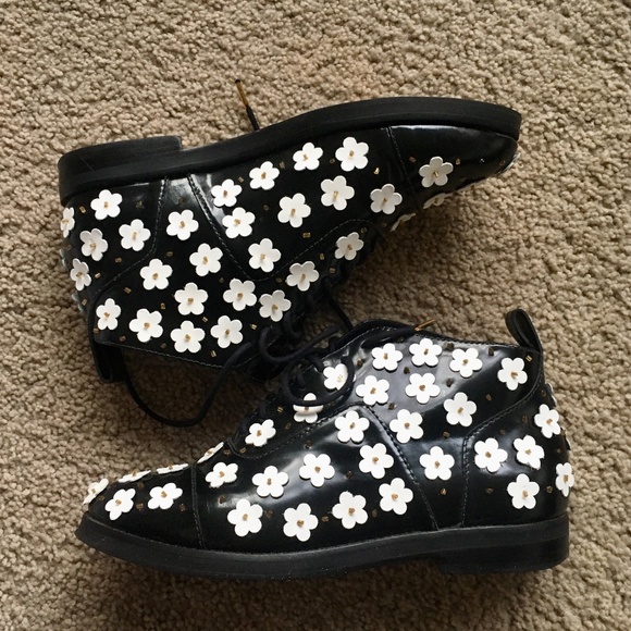 Isa Tapia Leather Winston Floral Ankle Boot - Picture 2 of 7